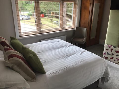 Le Chateau Bed and Breakfast in Test Valley District