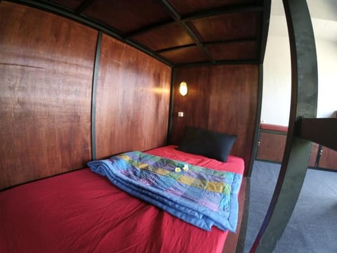 Local Hostel Amed Hotel in Abang