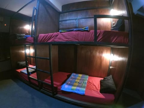 Local Hostel Amed Hotel in Abang