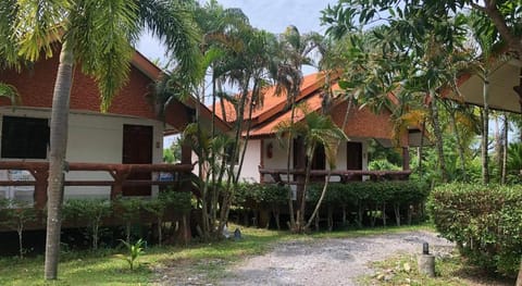 Lanta School Beach Resort Hotel in Sala Dan