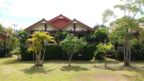 Lanta School Beach Resort Hotel in Sala Dan