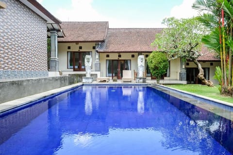 Urbanview Hotel Lilis Cempaka Mas Guesthouse Hotel in North Kuta