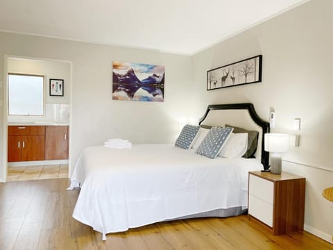 PUPUKE MANOR MOTEL Motel in Auckland