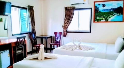Golden Bee Phi Phi Hotel in Krabi Changwat
