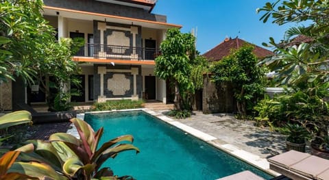 Eddys Cottages Bed and Breakfast in Kuta