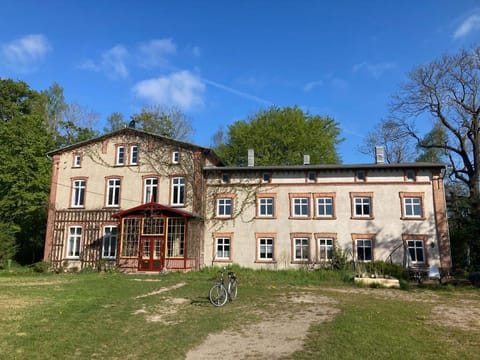 Alt Krassow Lakeside Retreat Apartment in Mecklenburgische Seenplatte