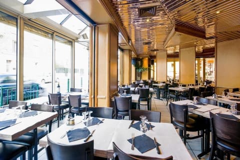 Le Theatre Hotel in Suresnes