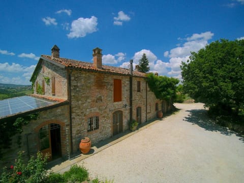 Villa in San Venanzo with Pool and Sauna Villa in Umbria