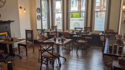 Oaklands Guest House Bed and Breakfast in Weymouth