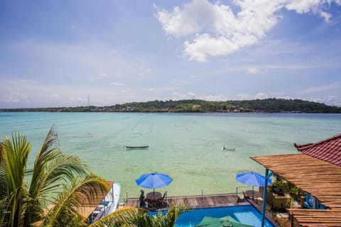 Aurora Beach View Hotel in Nusapenida