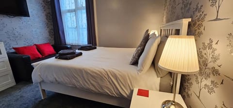 The Roslyn Guest House Bed and Breakfast in Paignton