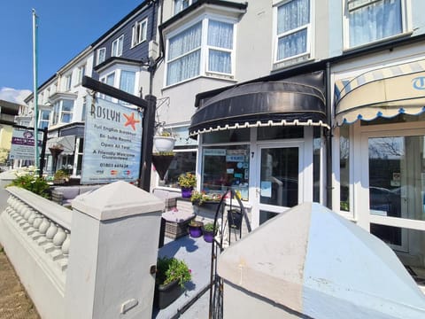The Roslyn Guest House Bed and Breakfast in Paignton