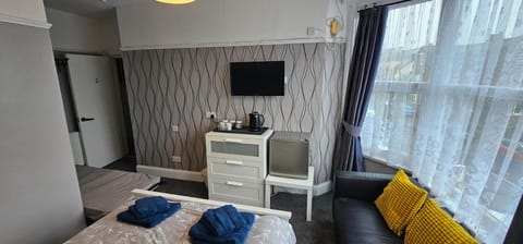 The Roslyn Guest House Bed and Breakfast in Paignton