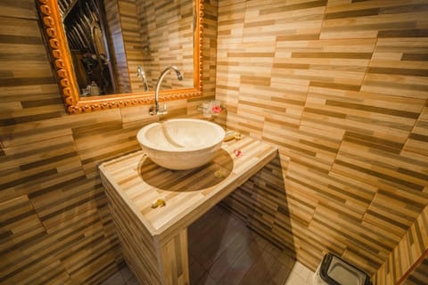 Hotra Hill Cottage Campground/
RV Resort in Nusapenida