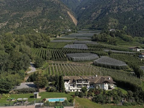 Residence Lahnhof, Laces Apartment in Trentino-South Tyrol