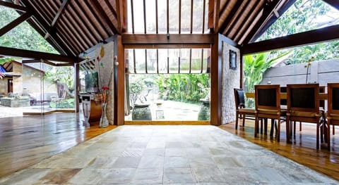 Kalyca Villa Seminyak Hotel in Kuta