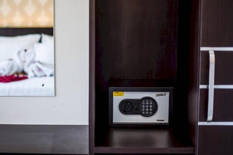 Bisma suite - cozy room near 66 Beach Legian Apartment in Kuta