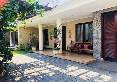 Turtledove Guesthouse 1 Vacation rental in Kuta