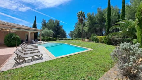 Villa Eléonore - plage à pied vue mer piscine sans vis-à-vis jardin 3600m² - Ted Home Villa in La Ciotat