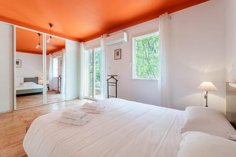 Villa Eléonore - plage à pied vue mer piscine sans vis-à-vis jardin 3600m² - Ted Home Villa in La Ciotat