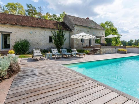 Farmhouse in Yevre-le-Chatel with Heated Pool Vacation rental in Île-de-France