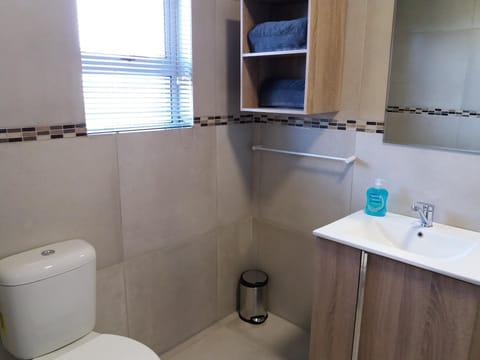 Flamingo Palms- 1 Bedroom Apartment with Views Apartment in Cape Town