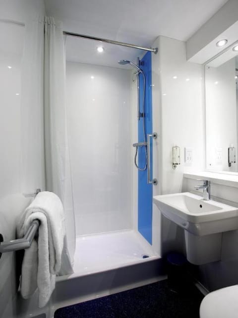 Travelodge Birmingham Fort Dunlop Hotel in Metropolitan Borough of Solihull