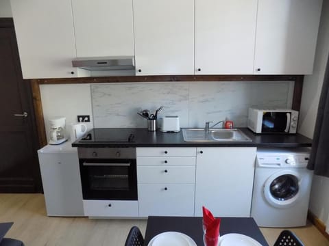 Maison Roosevelt - Charleroi Airport Apartment in Charleroi