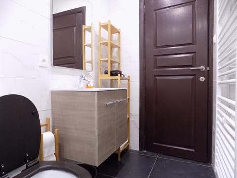 Maison Roosevelt - Charleroi Airport Apartment in Charleroi