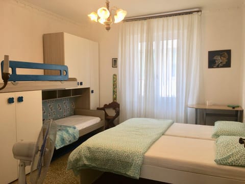 pisa station home Apartment in Pisa