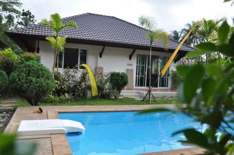 Baan Chao Koh Cottages H1, pool and garden Villa in Sala Dan