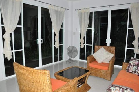 Baan Chao Koh Cottages H1, pool and garden Villa in Sala Dan
