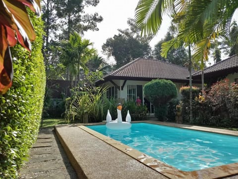 Baan Chao Koh Cottages H1, pool and garden Villa in Sala Dan