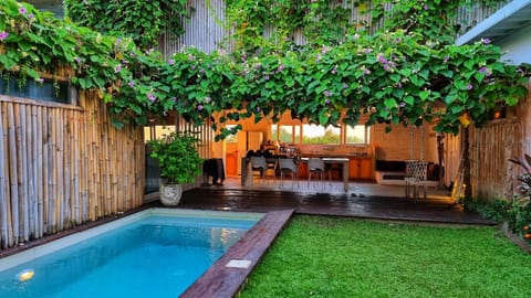 SEAWAY VILLA - 4 BD (8pax) Villa in Kediri