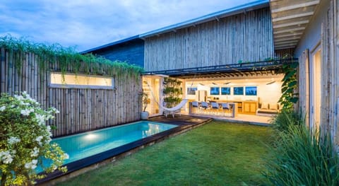 SEAWAY VILLA - 4 BD (8pax) Villa in Kediri