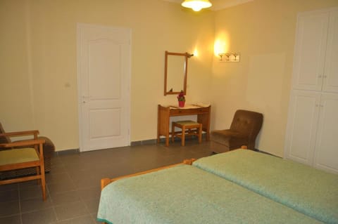 Holiday Apartment yannis on the beach of Agios Gordios in Corfu Apartment in Saint Gordios beach