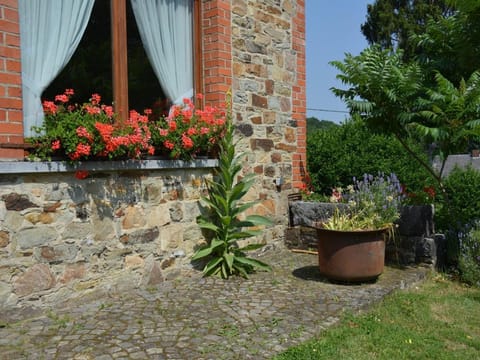 Spacious retreat, Daverdisse Vacation rental in Wallonia, Belgium