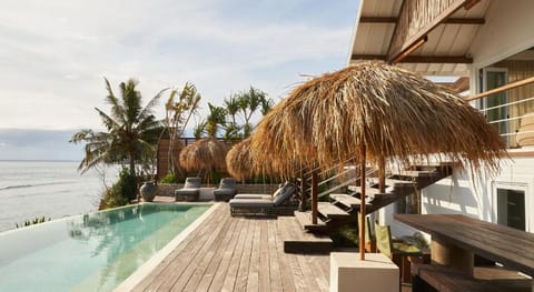 Purist Beach Villa in Nusapenida