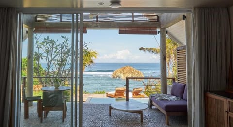 Purist Beach Villa in Nusapenida