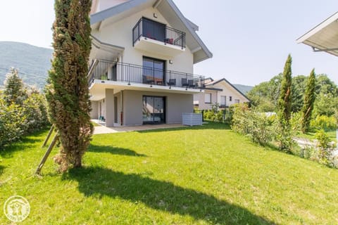 Appartement Duplex Jardin Apartment in Sévrier