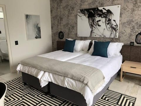 Central Beach Villas Bed and Breakfast in Camps Bay