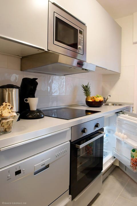 Haus-Gronau-de (Apartment B) Apartment in Bergisch Gladbach