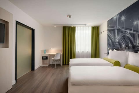 Super 8 by Wyndham Mainz Zollhafen Hotel in Mainz