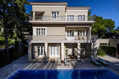 Luxury seaside villa 10 minutes from old town Villa in Split