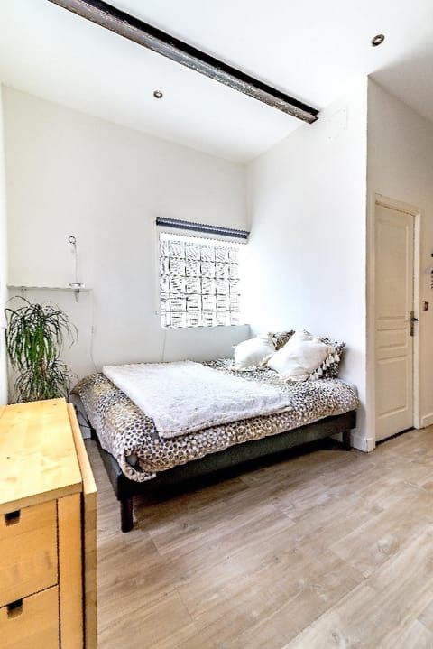 Studio Near Pont d'Avignon & Palais des Papes P2 Apartment in Avignon