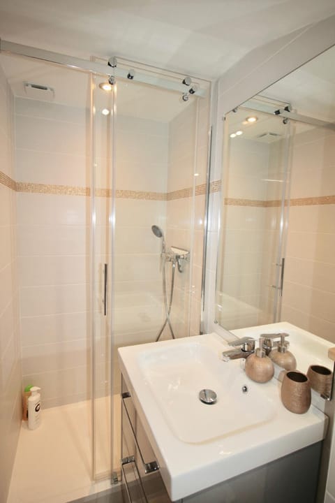 Bedroom Historical Center Place Crillon L3 Apartment in Avignon