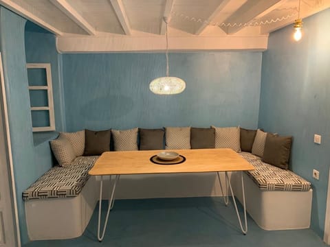 LVNB unique view 2 bedroom villawith indoor hottub Villa in Imerovigli