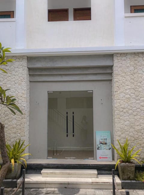 SRIKRISNA ROOM HOTEL Apartment in Kuta