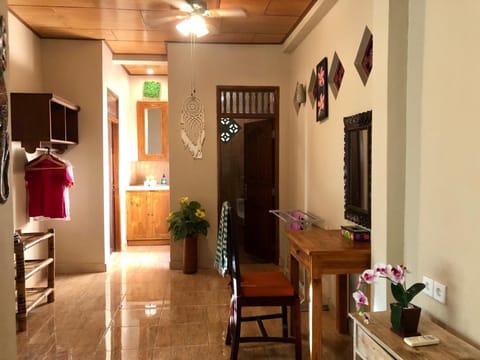 Suk's House 2-Live locally in family compound Ubud Vacation rental in Sukawati
