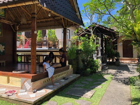 Suk's House 2-Live locally in family compound Ubud Vacation rental in Sukawati